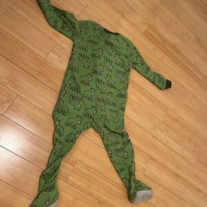 Carter’s 4T so soft fleece onesie